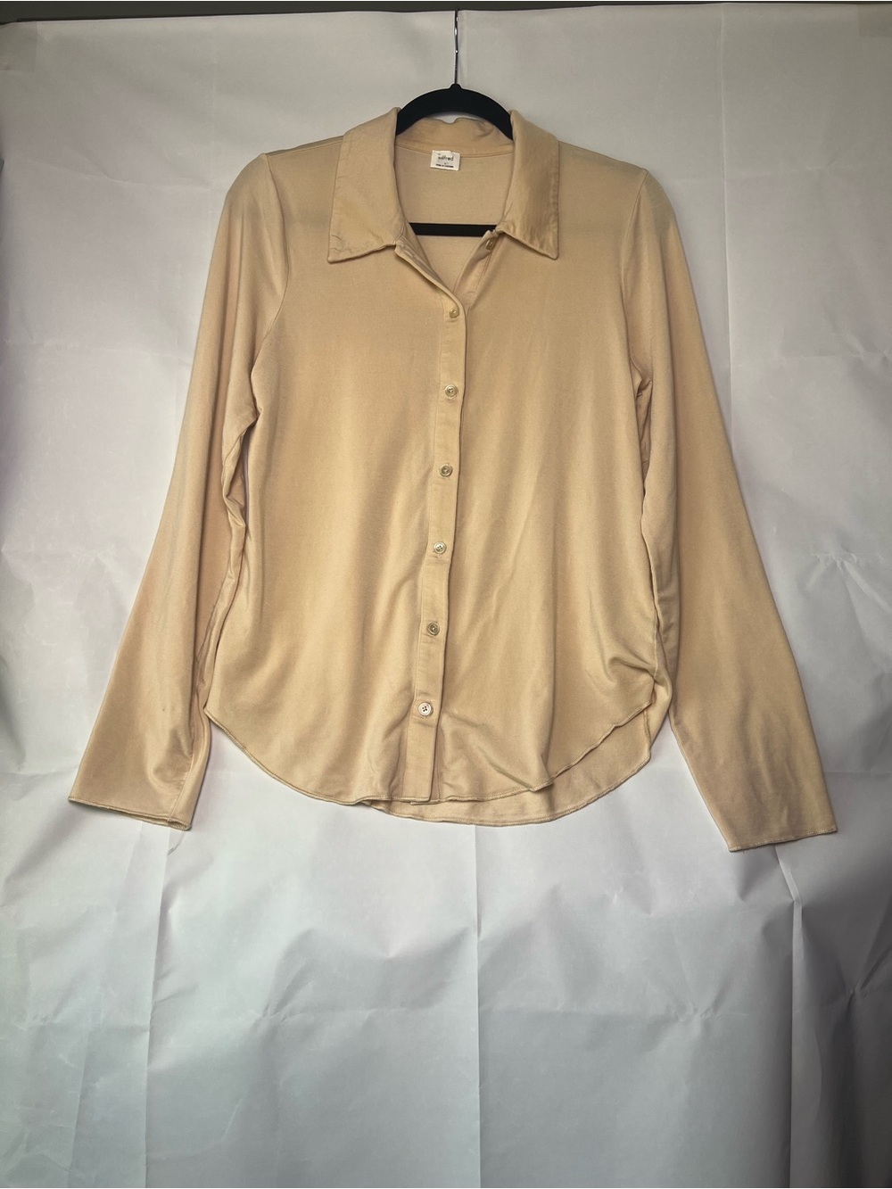 Wilfred Aritzia Jersey Knit Long Sleeve Top in Tan/Camel Button Up Sz L